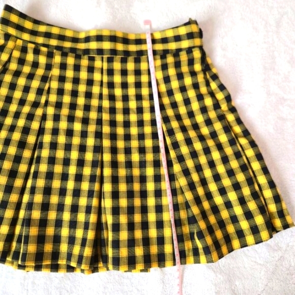 2/$20 H&M Divided Yellow Black Plaid Pleated Mini Skirt Women’s Size 2 - Picture 4 of 7